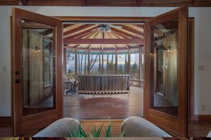 Screened in porch 