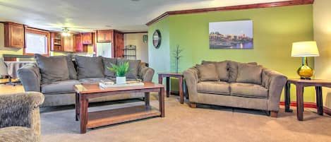 Victoria Vacation Rental | 1BR | 1BA | 1,000 Sq Ft | Steps Required