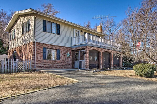 Montross Vacation Rental | 4BR | 2BA | Stairs Required for Access | 2,776 Sq Ft