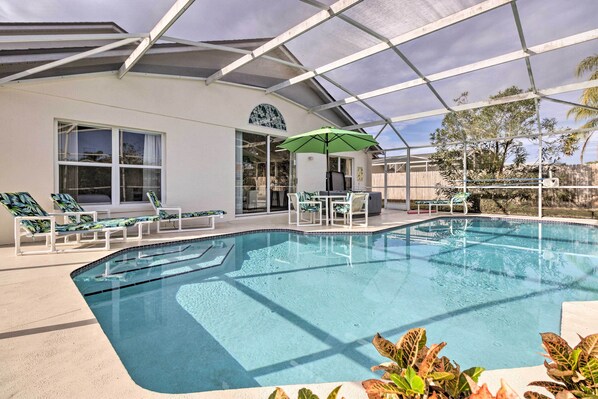 Kissimmee Vacation Rental | 4BR | 2.5BA | 1 Entry Step | 2,210 Sq Ft