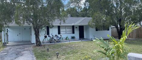 Remodeled 3 bed 2 bath near downtown.