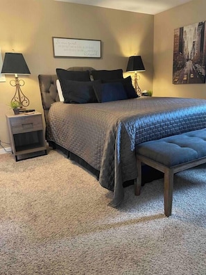 Primary Bedroom Queen bed with en suite and smart TV