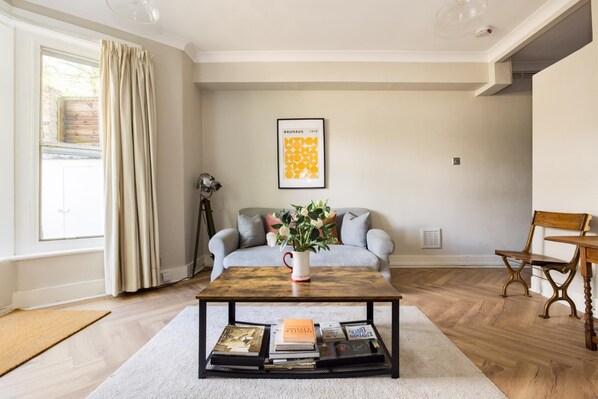 Olympia's Torch – 1 Bedroom in Kensington (5371)