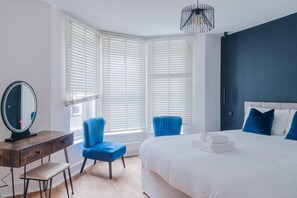 Blue Notes –  One Bedroom in Westbourne Park (2816)