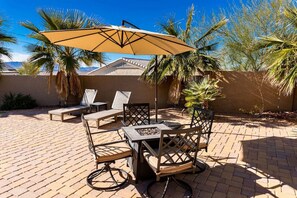 2 sun loungers with large umbrella