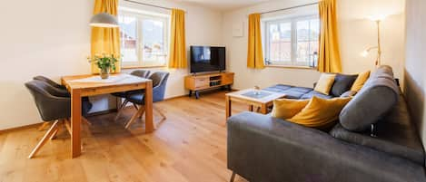 Ferienwohnung Sonnenplatzl 89qm, Balkon, 2 Schlafzimmer, Wohnzimmer, Küchenzeile-Wohnzimmer