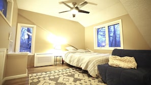 Loft with Full Bed in Pet Friendly White Mountain Home