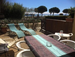 Vue de la terrasse en rez-de-jardin