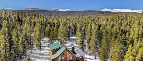 De-stress in our peaceful and quiet mountain community with 20 acres of pristine mountain vistas to explore.