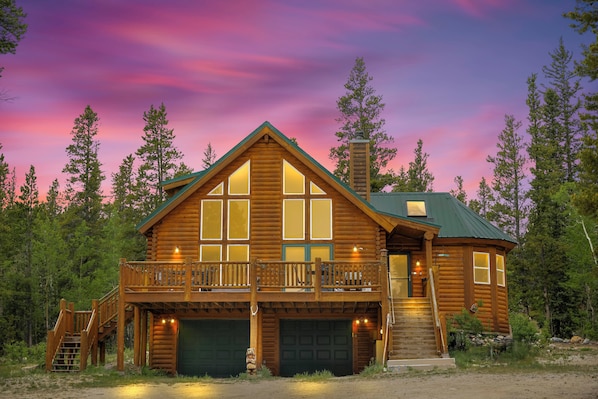 Welcome to our enchanting private hilltop chalet nestled in the heart of Colorado High Country.