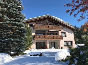 AQpartment at the top