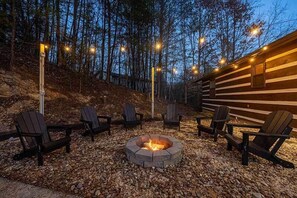 Smoky Mountains 2 Bedroom Cabin Fire Pit