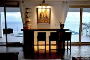 Lounge Bar