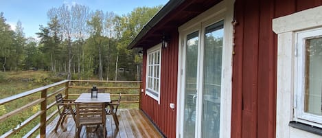 Newly renovated studio cottage with view of the water