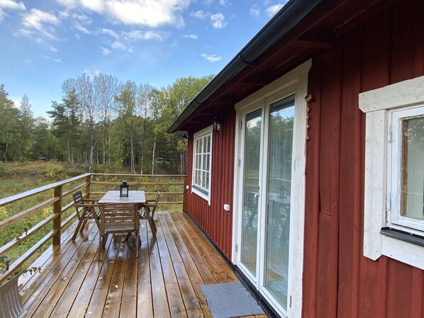 Newly renovated studio cottage with view of the water