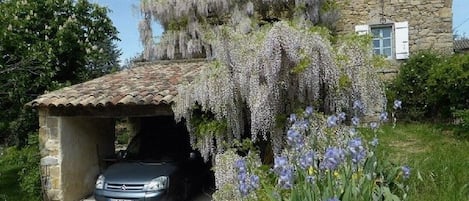 la magnanerie et son garage