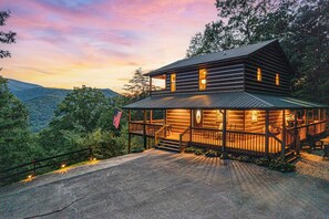 Stunning views of the Blue Ridge Mtns and the Chattahoochee National Forest