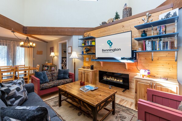 Living Room w/ TV and Fireplace