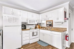 Full Kitchen