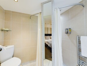 Walk-in En-suite Shower 