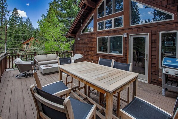 Enjoy a fun and relaxing summer barbecue at Brookstone Beauty! 
We have a hot tub, fireplace, comfortable outdoor furniture, and barbecue! 