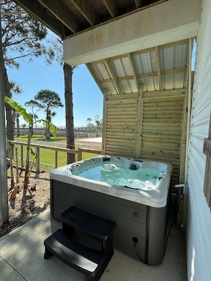 Bain à remous extérieur
