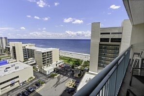 Balcony with Amazing Views of the Ocean