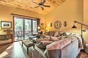 Living Room | Smart TV w/ Cable & Netflix | Gas Fireplace