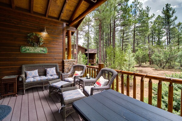 Show Low Vacation Rental | 2BR | 2BA | 1,212 Sq Ft | Steps to Enter