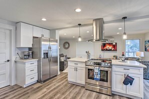 Kitchen & Dining Area