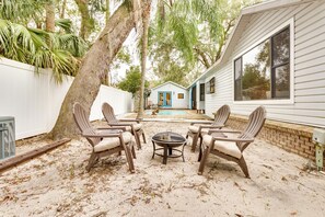 Shared Outdoor Amenities | 2 Fire Pits | Pool