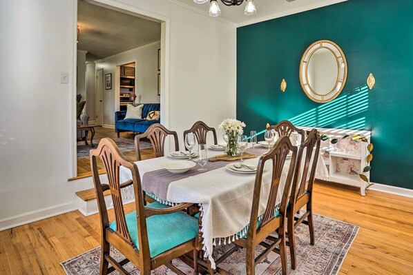 Dining Room | Dishware & Flatware Provided