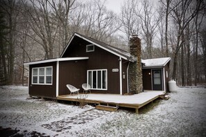 Exterior/Front 