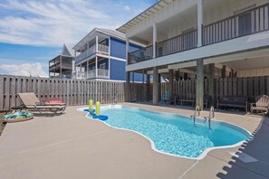 Private pool in the backyard!