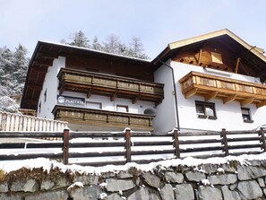 Himmel, Gebäude, Holz, Schnee, Fenster, Haus, Treppe, Hütte, Zaun, Baum