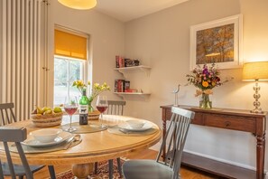Bell Tower Cottage, Little Henny: Dining area