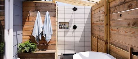 Private outdoor shower and oversized tub off the master suite! 