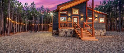Welcome to your new favorite getaway!  Near ATV trails with great sunset views.