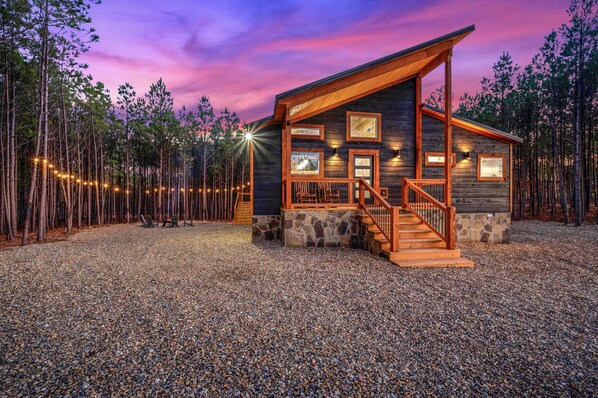 Welcome to your new favorite getaway!  Near ATV trails with great sunset views.