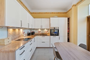 Fully equipped kitchen with modern appliances and plenty of space to cook and dine. Direct bookings: www.arcaproperties.lu
