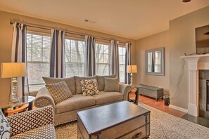 Living Area | Smart TV | Fireplace | Dry Bar | 2nd Floor