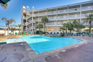 Casa Del Mar Beachfront Suites Community Amenities | Outdoor Pool | Hot Tub
