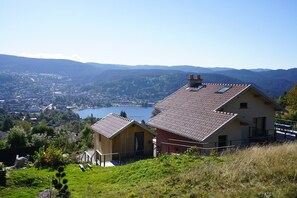 Propriété vue de l'arrière du jardin