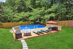 Pool ONLY OPEN last weekend of Apr -> end of Sep, HotTub open ALL YEAR ROUND