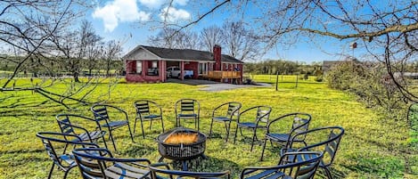 Gather the family around the wood-burning fire pit and enjoy some good ol’ Tennessee marshmallows!