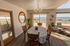 Seating for 6 around your dining room table with panoramic views