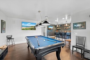 The upstairs "hangout area", with an 8' pool table, 4 TVs, bar, DVD collection.