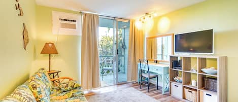 Kailua-Kona Vacation Rental | Studio | 1BA | Stairs Required | 400 Sq Ft