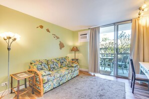 Studio | A/C Units | Free WiFi | Smart TV w/ Cable | Board Games & Books