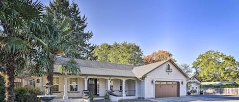 Milwaukie Vacation Rental | 2,400 Sq Ft | 3BR | 2BA | 2 Steps Required